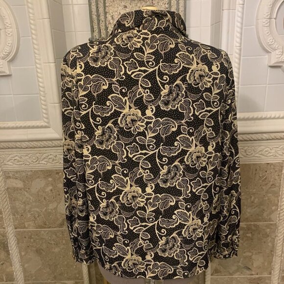 Liz Baker. Size 16. Long Sleeve. Button Cuff. Machine Wash Blouse. B93 - Picture 5 of 6